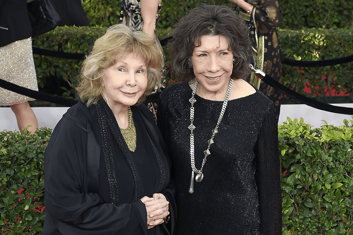 Lily Tomlin fell in love with her wife in two minutes.