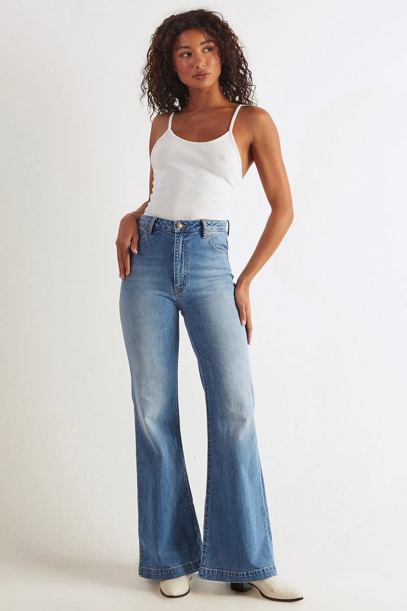 6 jeans styling tips from a professional stylist.