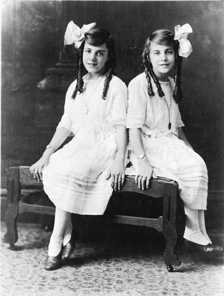 violet and daisy hilton