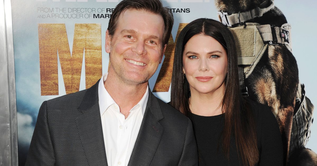 Lauren Graham and Peter Krause's relationship timeline.