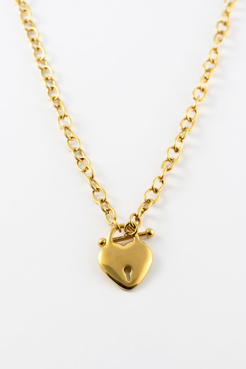 GOLD FOB CHAIN HEART CHARM NECKLACE.