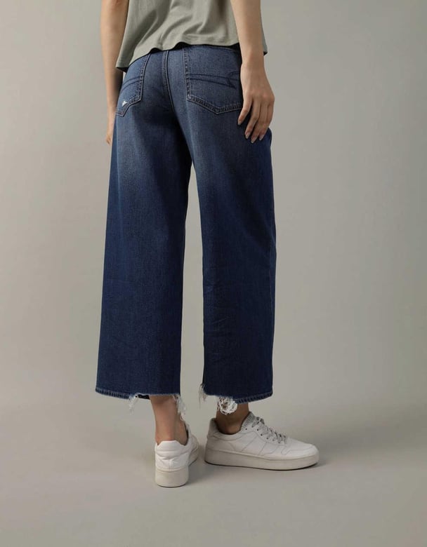 woman wearing cropped distressed jeans