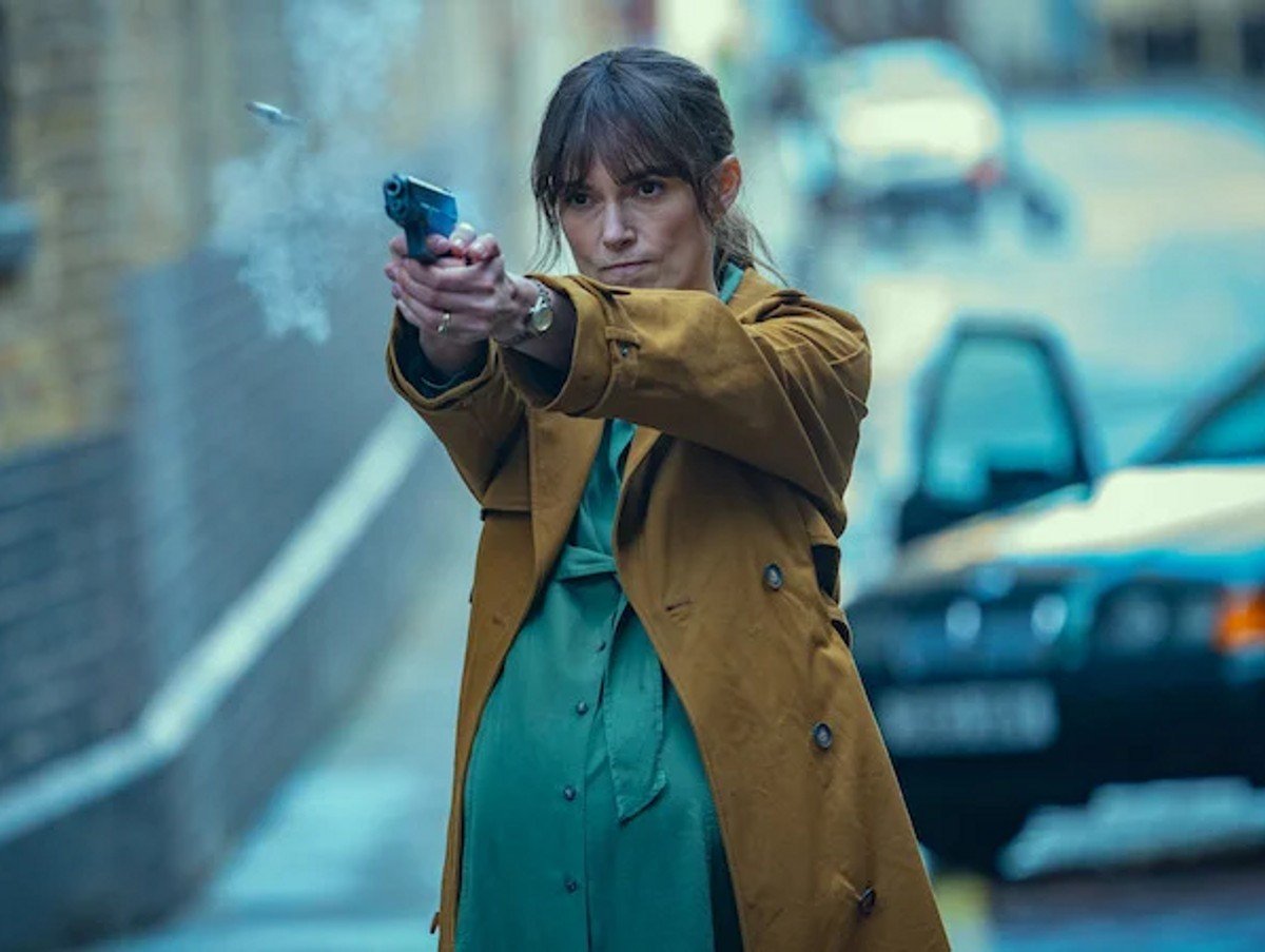 Kiera Knightley is pregnant and shooting a gun. She is wearing green as her character in Black Doves. 