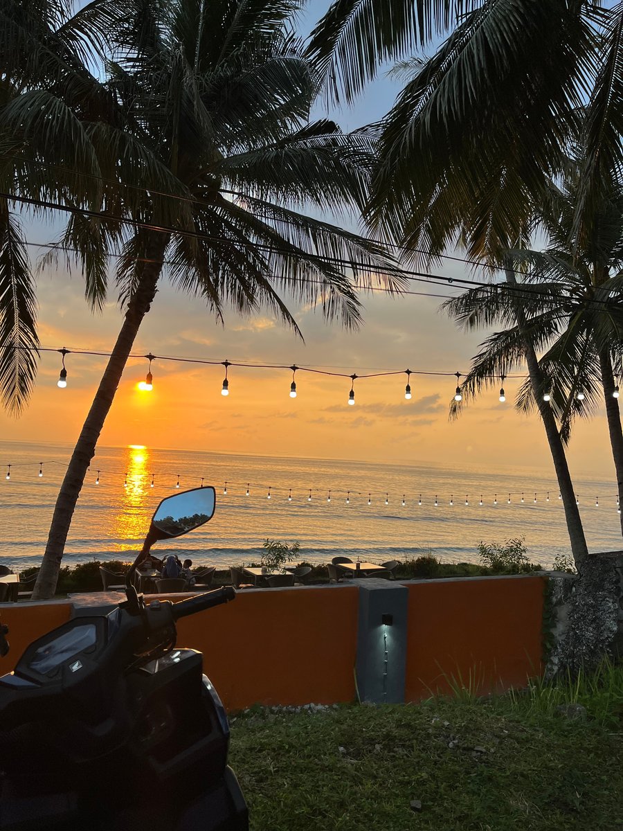 The Alma sunset bar on Pandanan Beach.