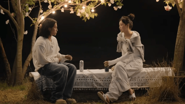 Two contestants talking from Single's Inferno