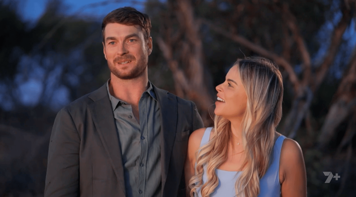 Farmer Thomas and Clarette shared a romantic moment on last night's episode.