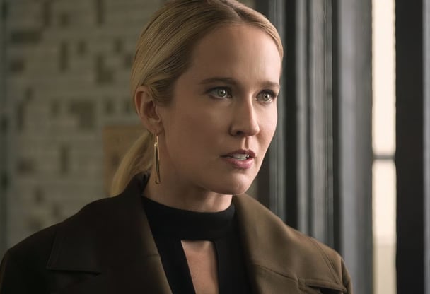 Anna Camp plays twins, Maddie and Raegan, in You.