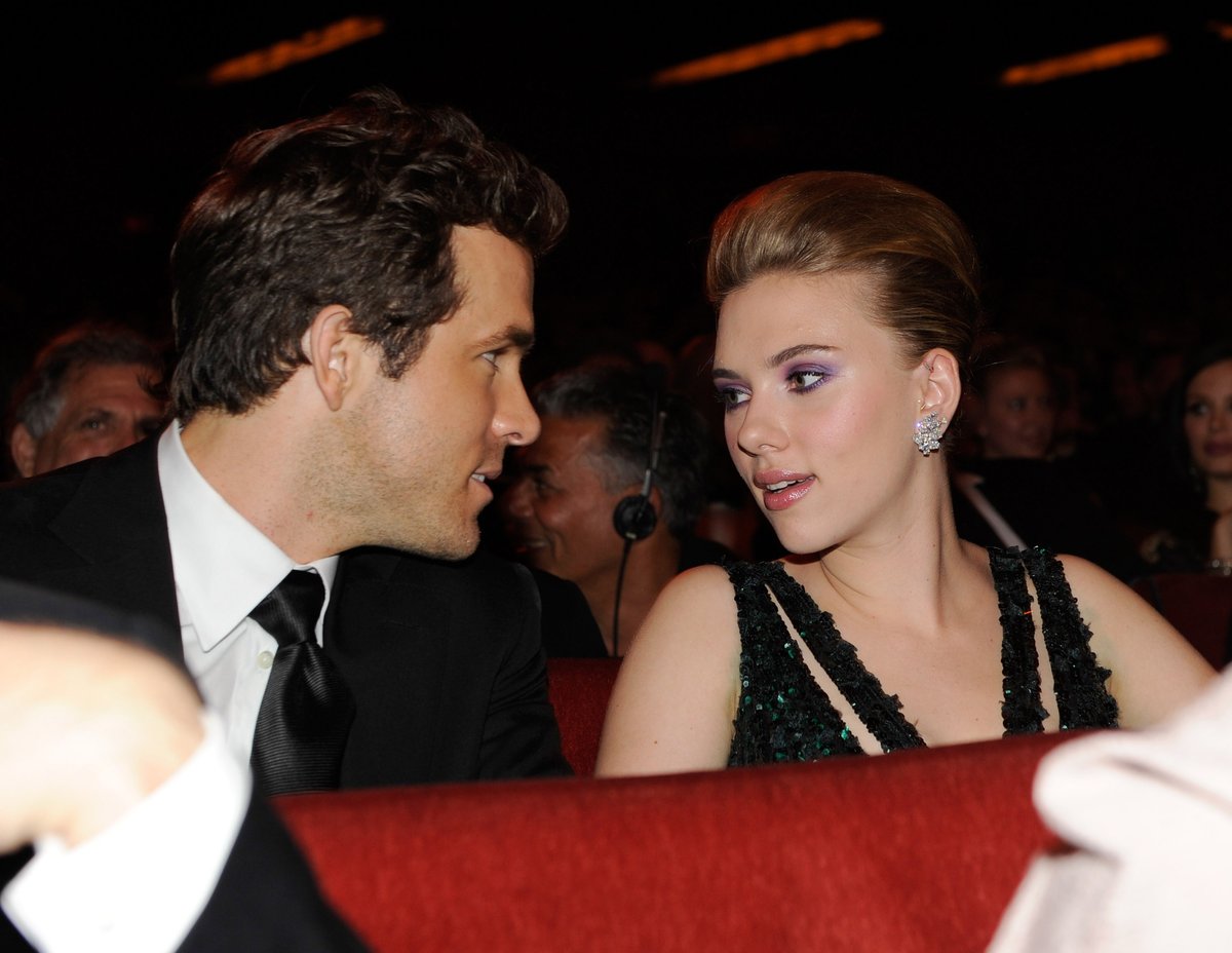 Ryan Reynolds and Scarlett Johansson