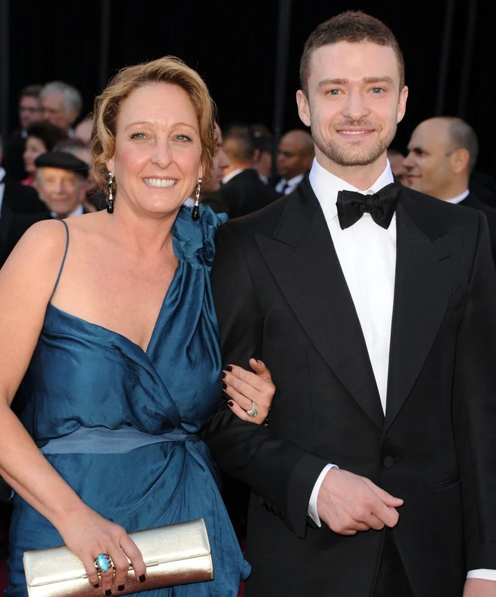 Justin Timberlake and his mother Lynn Harless.