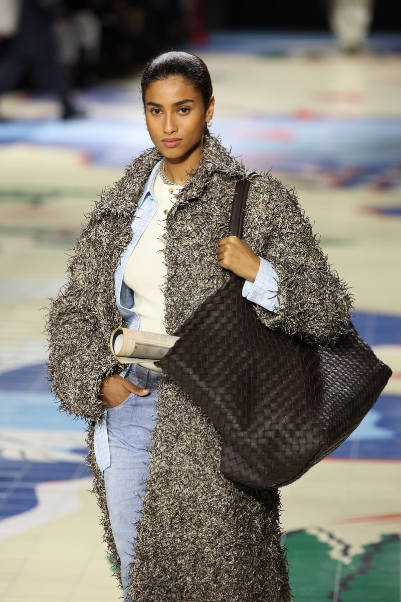 A look from the Bottega Veneta Spring/Summer 2024 runway show featuring an oversized woven bag