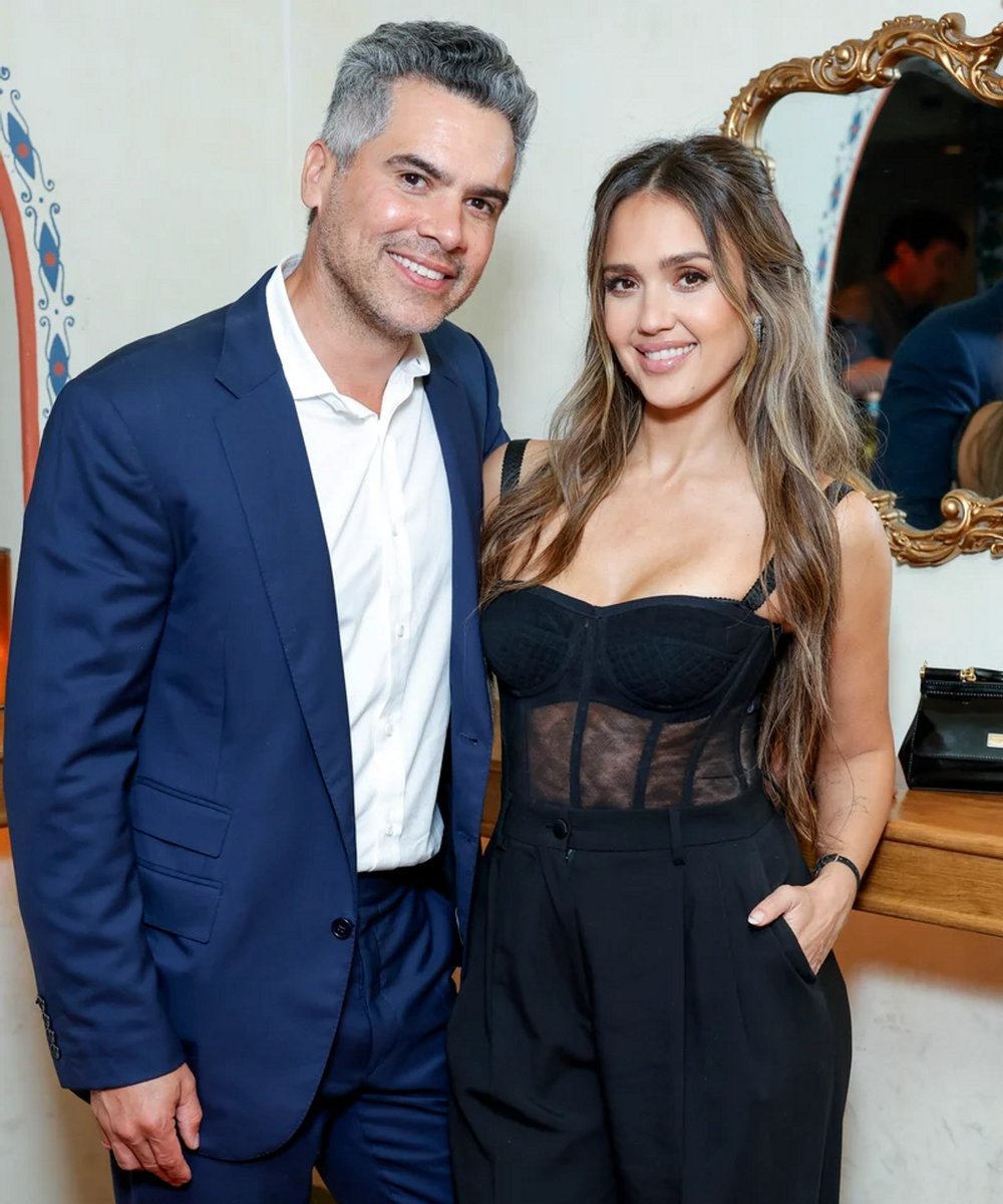 Jessica Alba and Cash Warren were together for over 20 years.