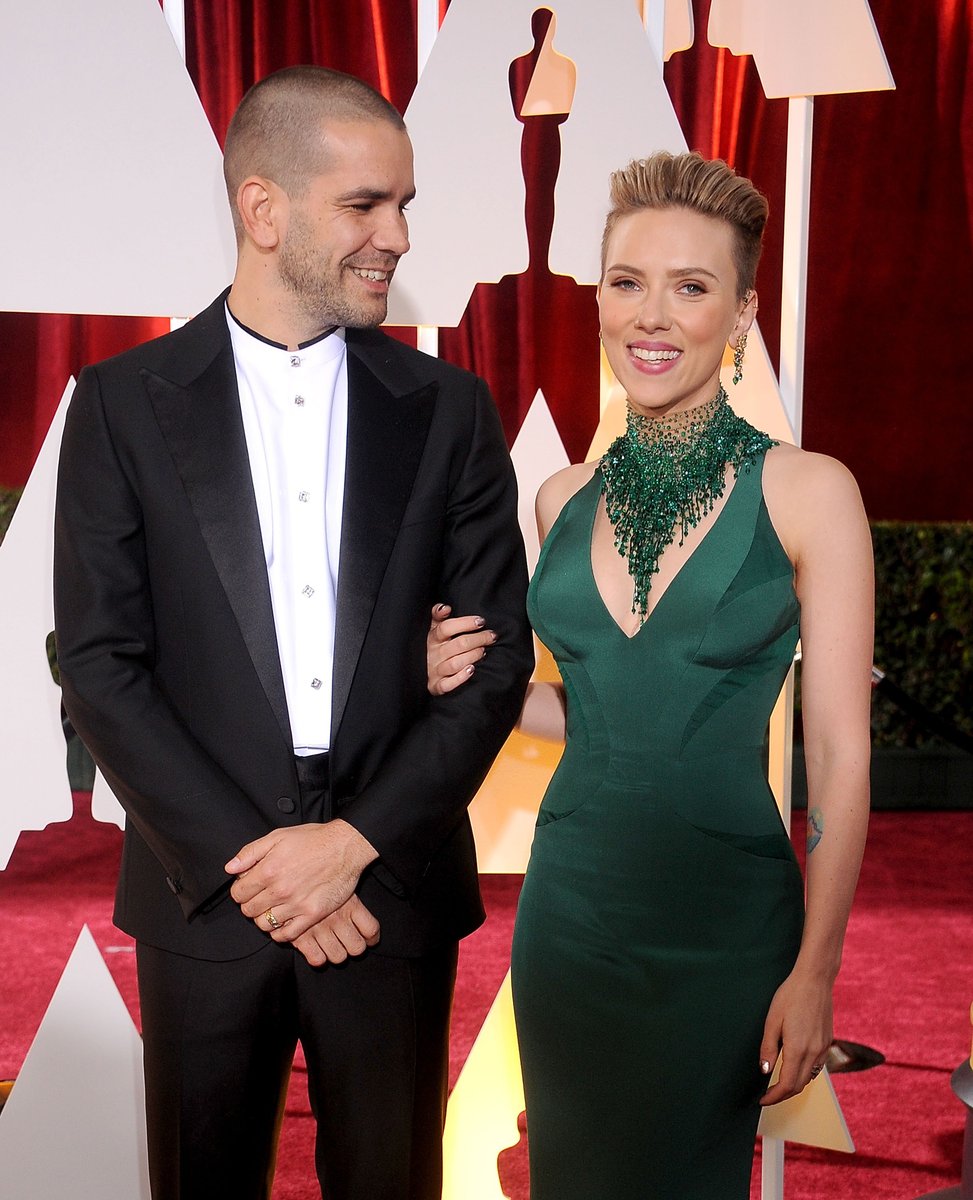 Scarlett Johansson and Romain Dauriac arrive at the Academy Awards in 2015. 