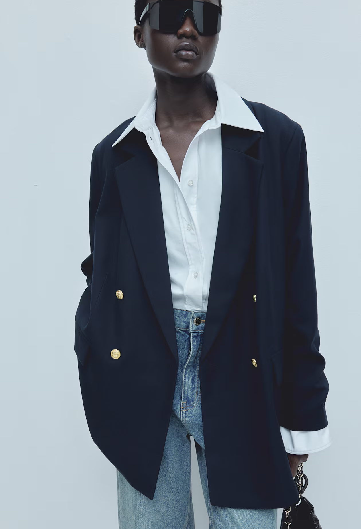 woman wearing navy over size blazer from H&M