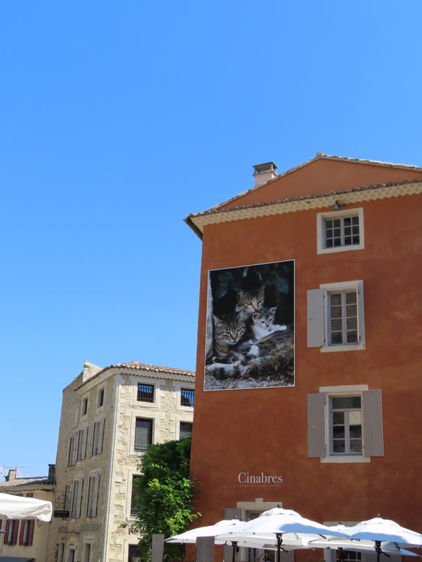 gordes village euro summer aix-en-provence south of france