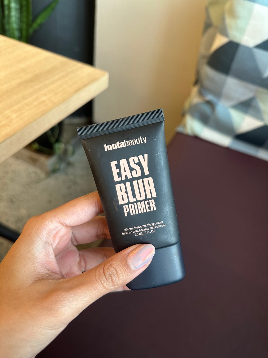 Huda Beauty Easy Blur Primer.