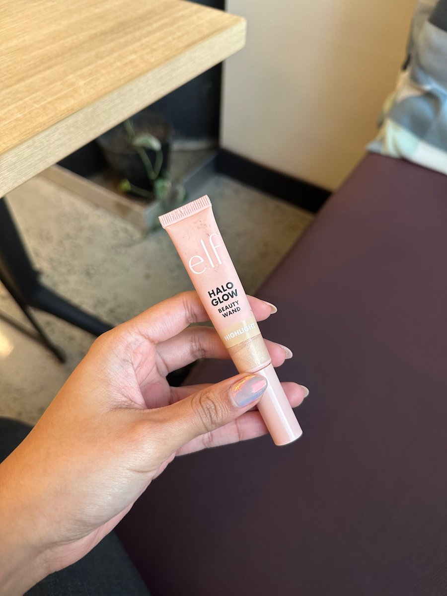 e.l.f. Halo Glow Beauty Wand Highlight in Champagne Campaign