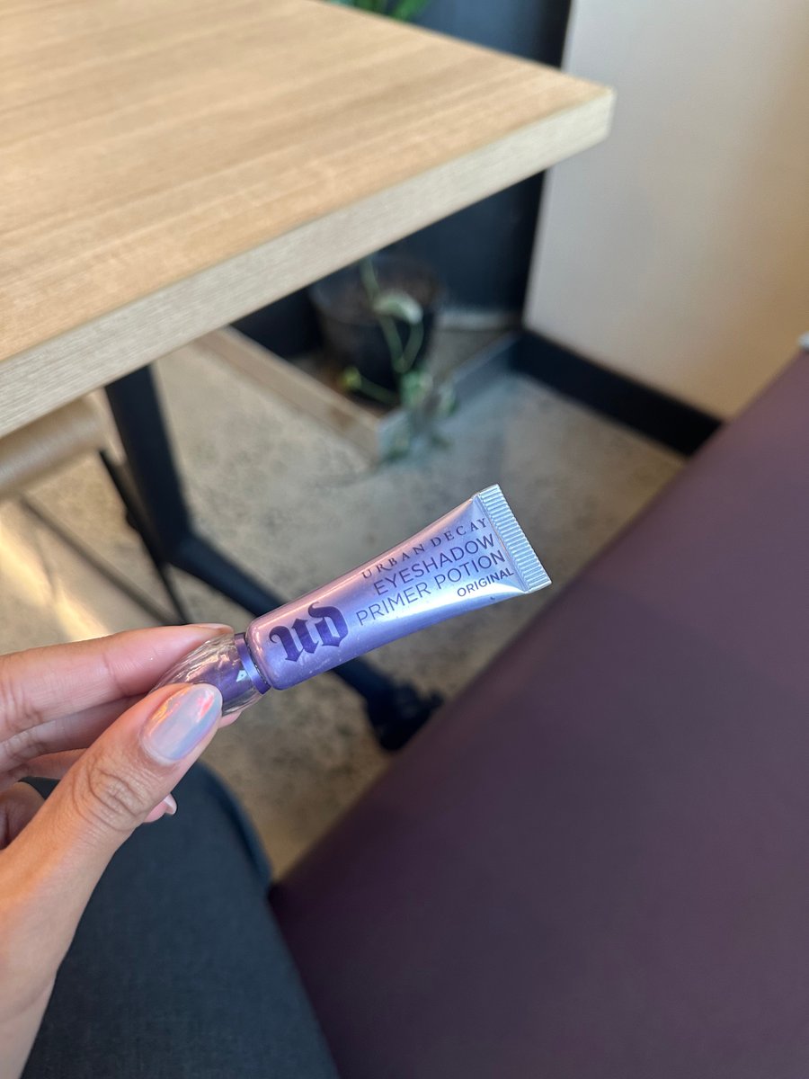 Urban Decay Eyeshadow Primer Potion.