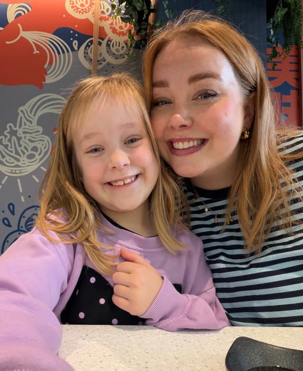 Mamamia writer Holly and her seven-year-old daughter.