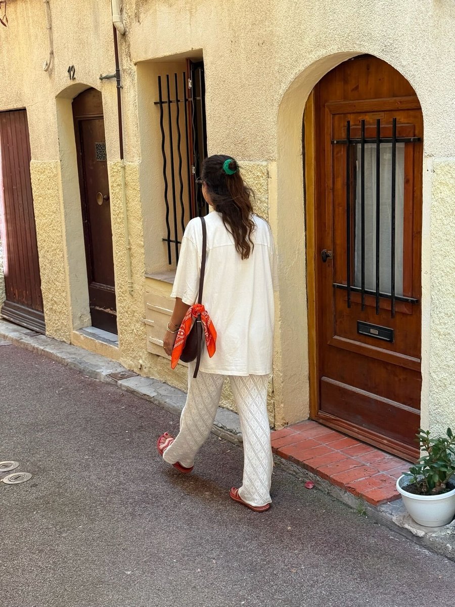  Wearing my scrunchie and a bandana picked up at a market in Antibes. 