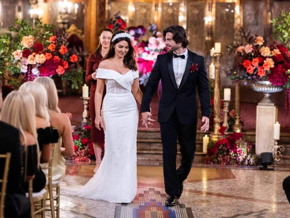 Lauren and Eliot at their wedding on MAFS. 