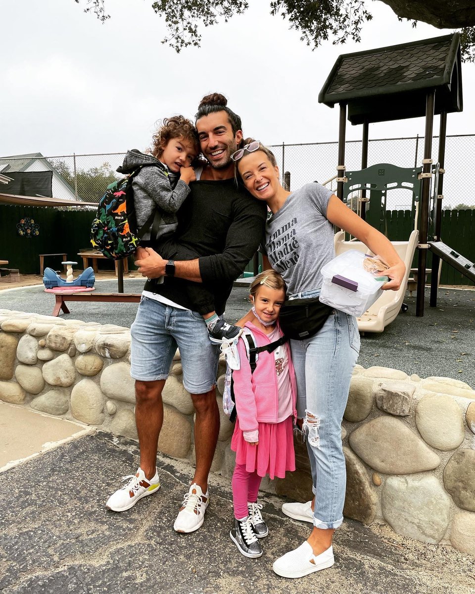 justin-baldoni-emily-baldoni-with-their-kids-maiya-and-maxwell-at-the-playground