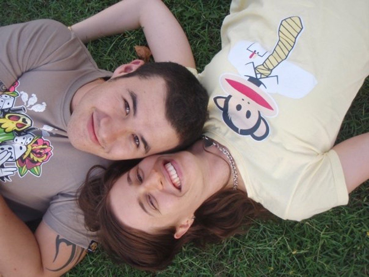 loz-and-brian-on-the-grass
