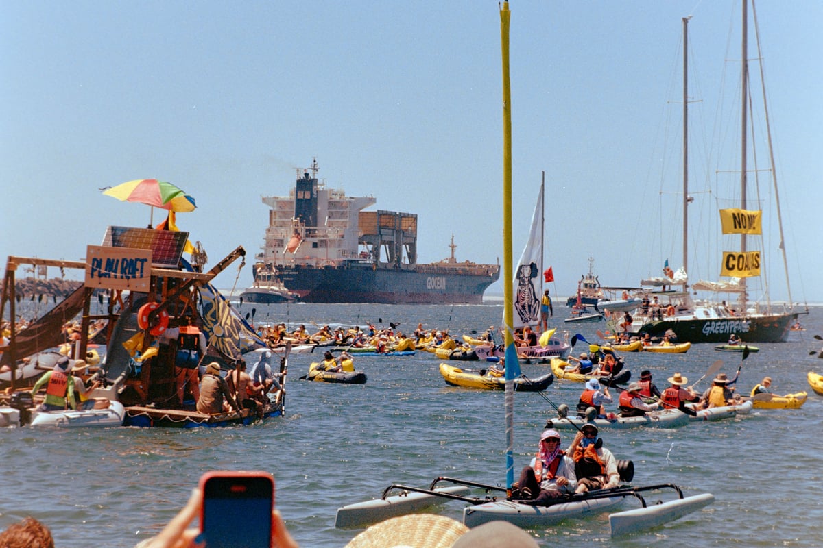 Boat's and rafts in the ocean.