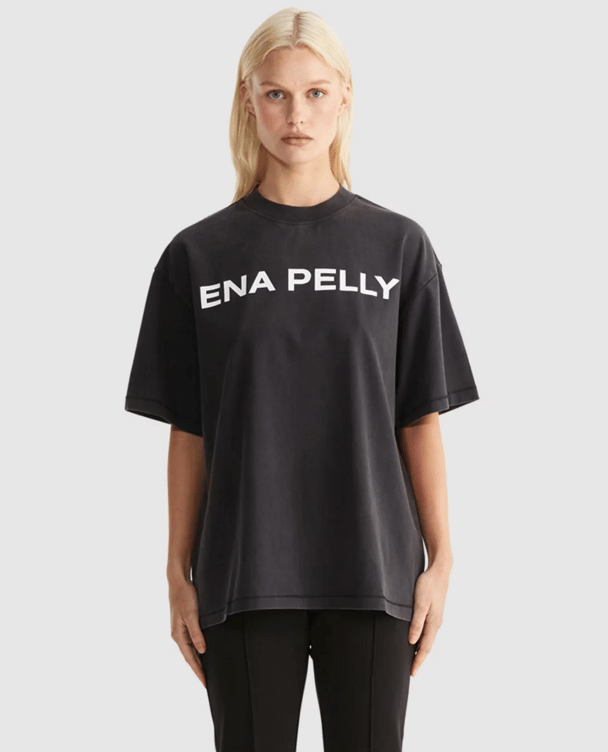 woman wearing oversize grey tee