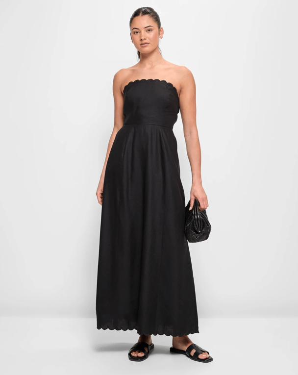 A black linen mididress with scalloped edges.