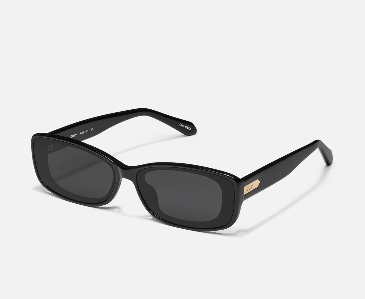 Black oval sunglasses.