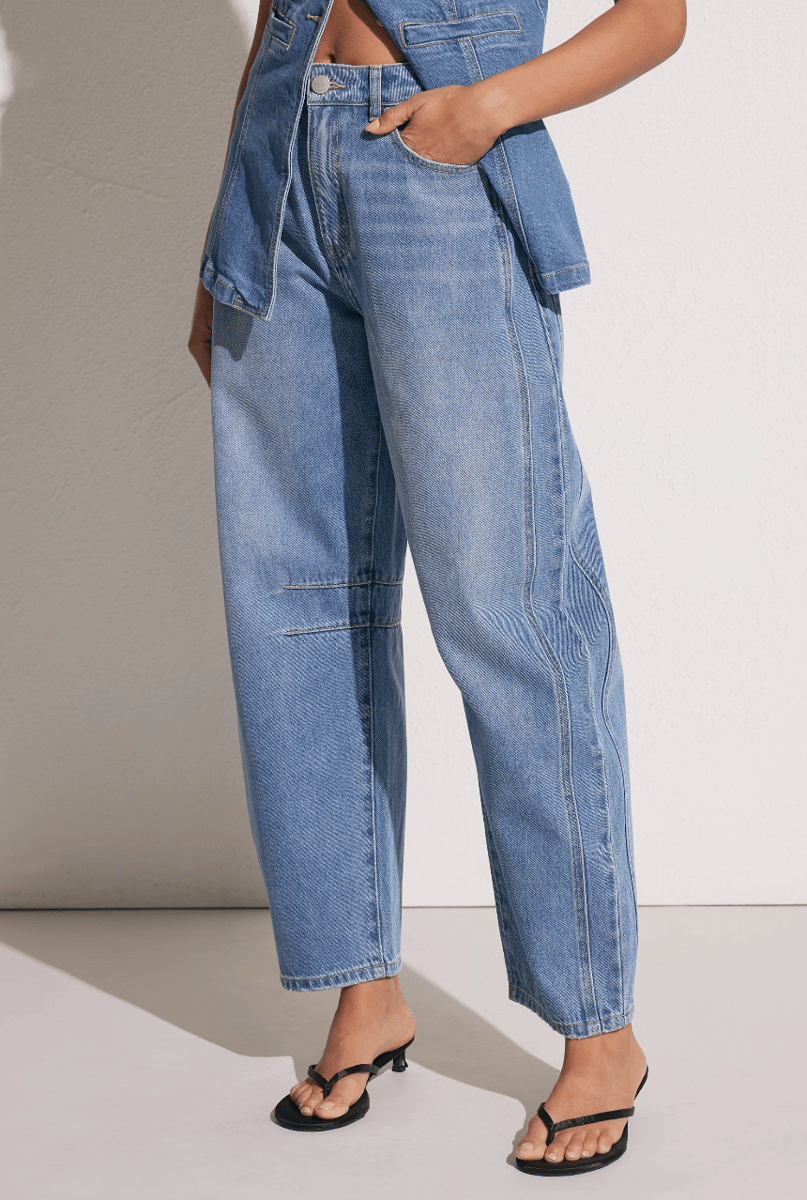 Decjuba barrel leg jeans.