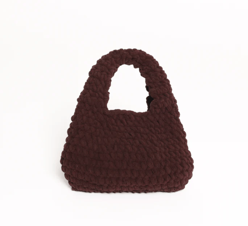 Knitted brown mini bag.