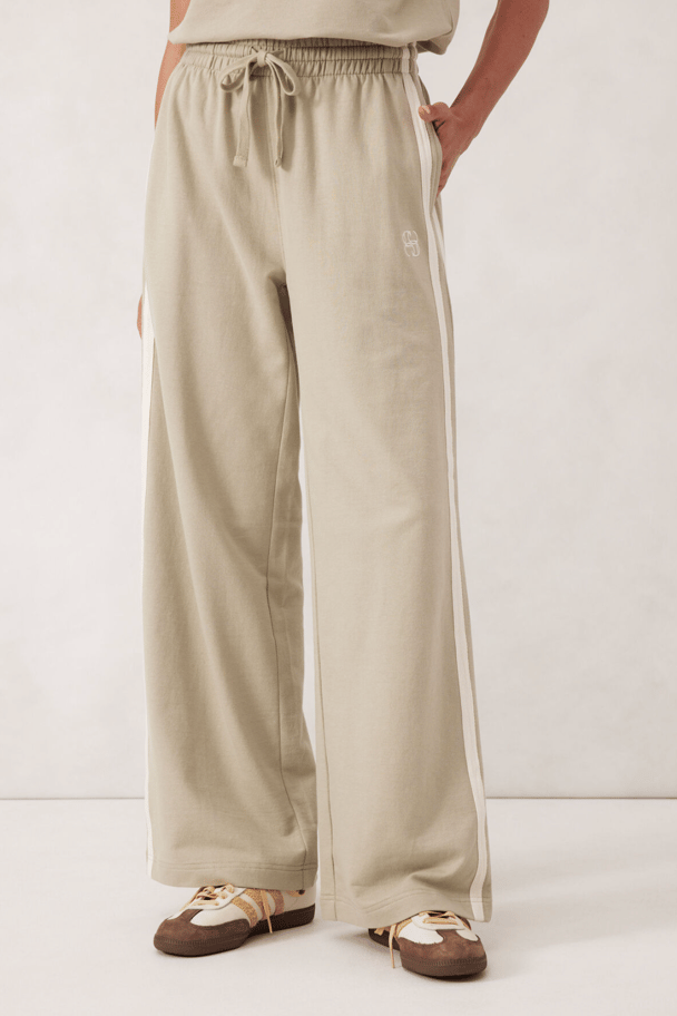Wide-leg beige trackpant.