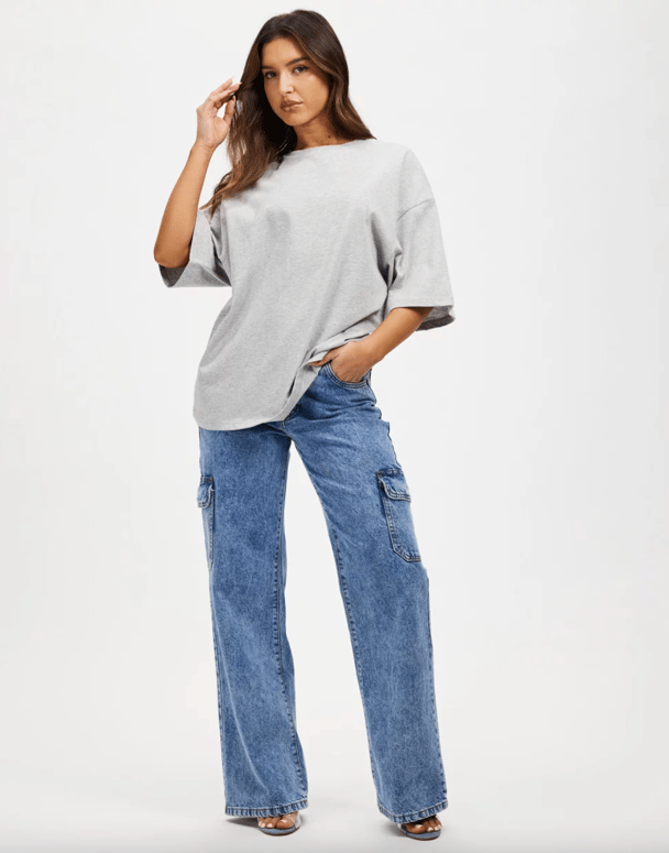 woman wearing oversize Dazie tee
