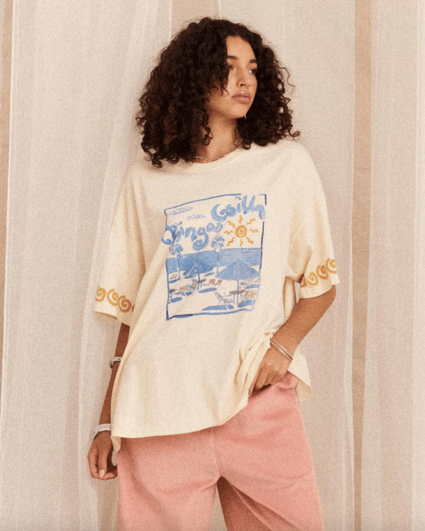 woman wearing over size tee