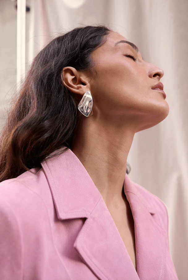 NA-KD silver earrings.