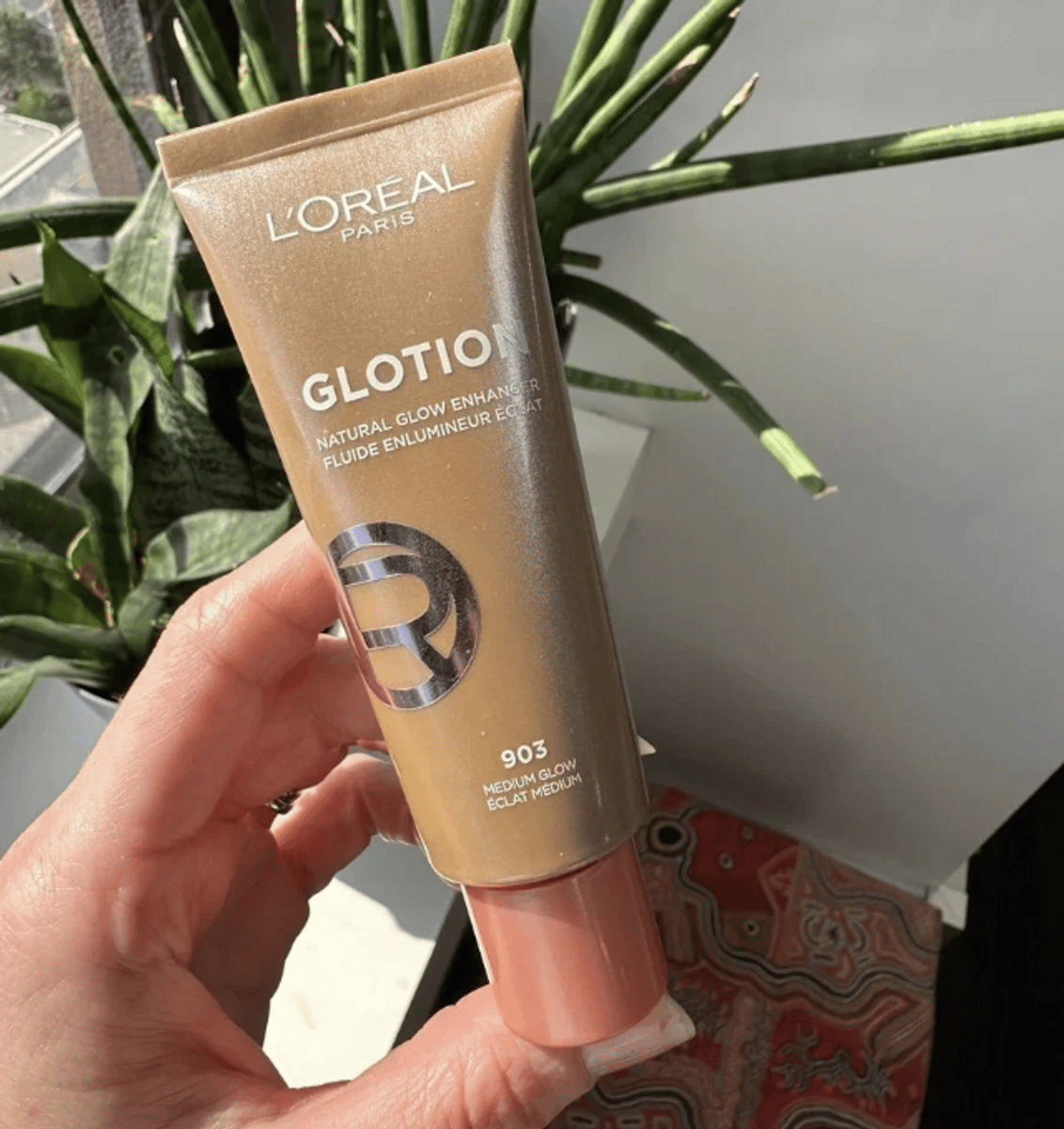  ﻿L'Oréal Paris Lumi Glotion..
