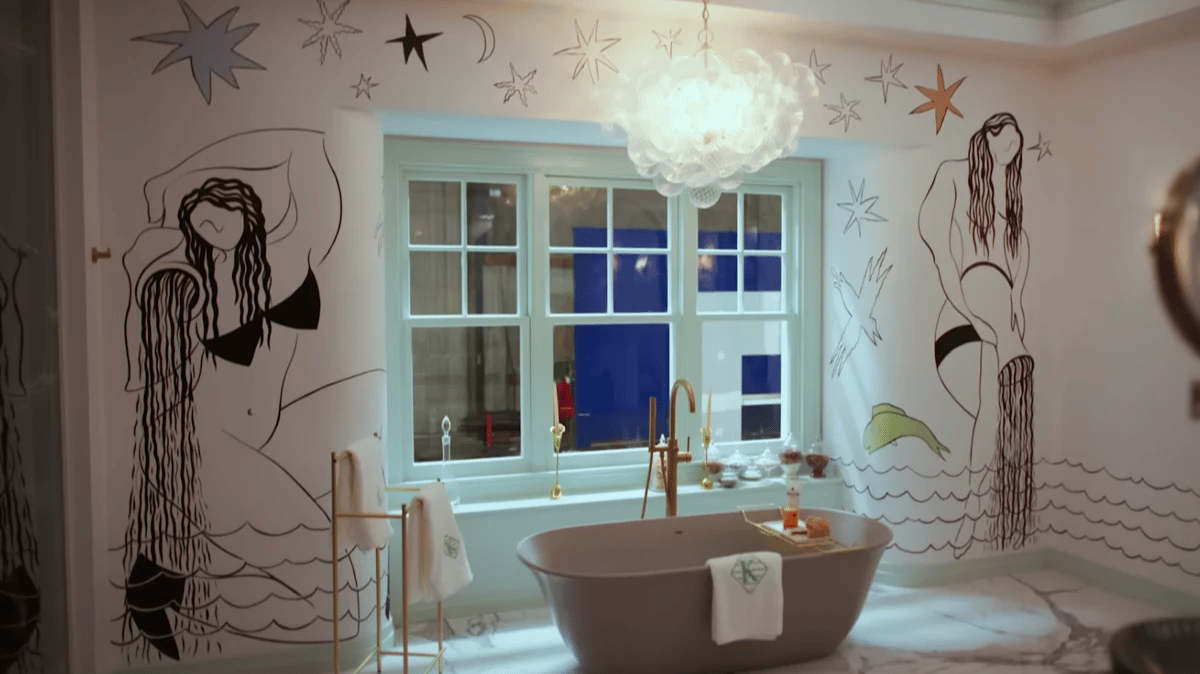 Mermaid imagery in the Netflix show Sirens