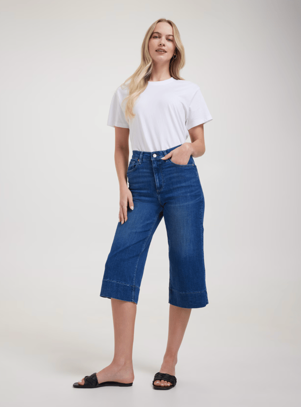 woman wearing high-rise wide leg capris