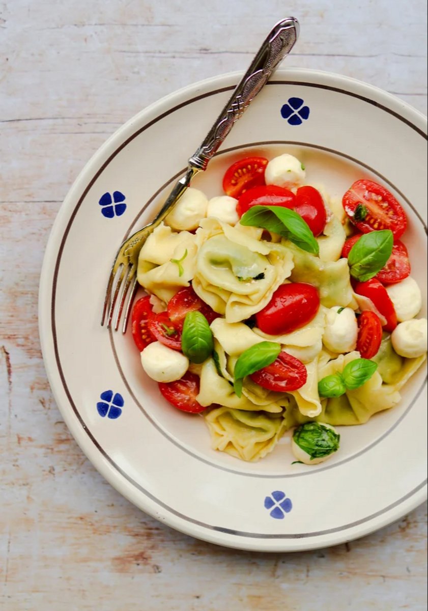 photo of tortelini pasta salad 
