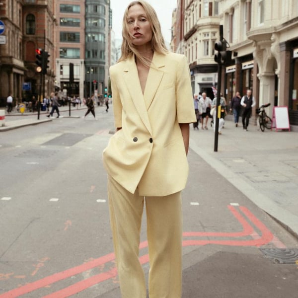 Blazer with a lapel collar and short sleeves from Zara