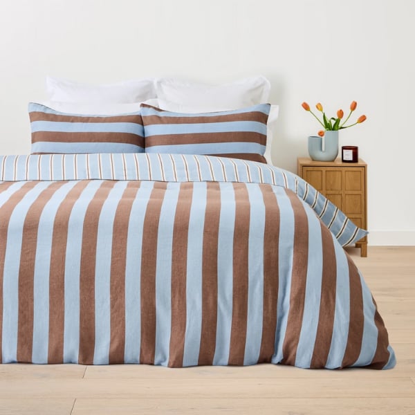 Soft linen-cotton blend with a reversible design in blue and tan