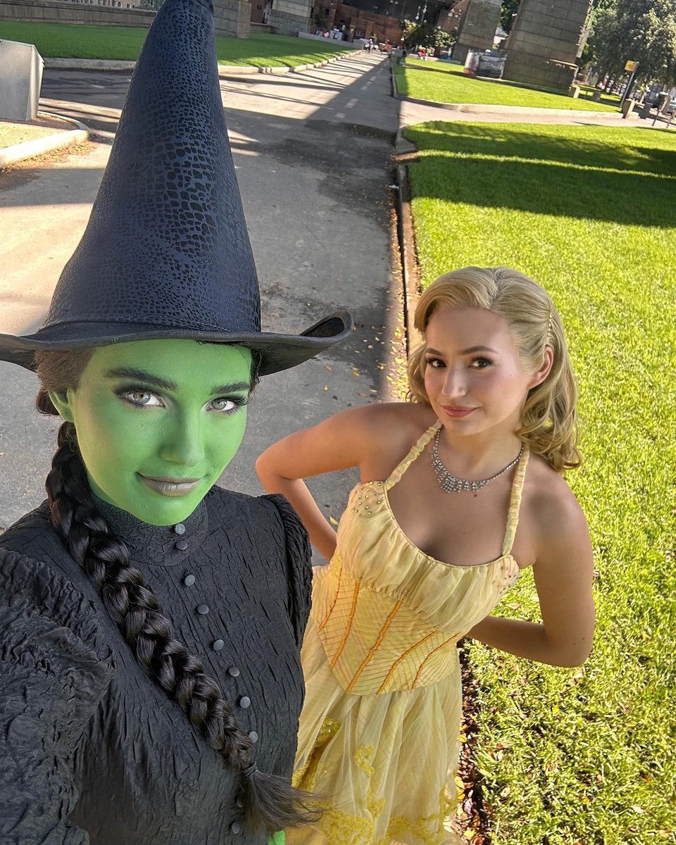 Elphaba and Glinda selfie Wicked Australia press tour