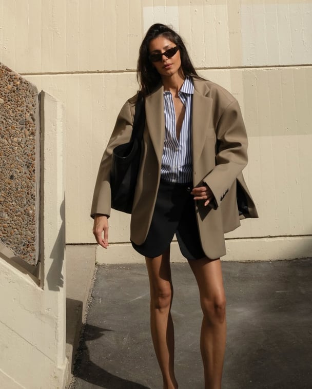 Influencer Petra Mackova wears an oversized blazer.