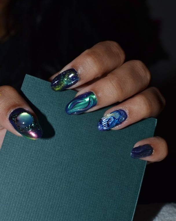 Sea-inspired manicure.