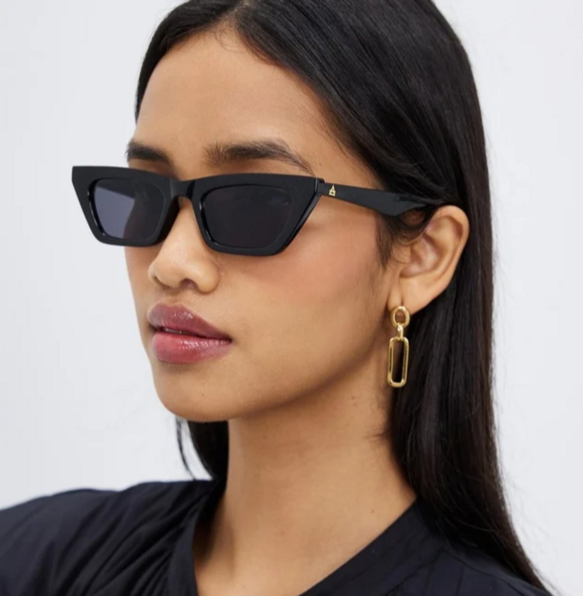 woman wearing polaris black sunglasses