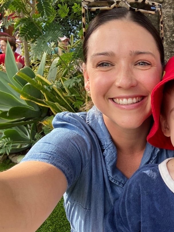 Selfie of Anna smiling at camera.