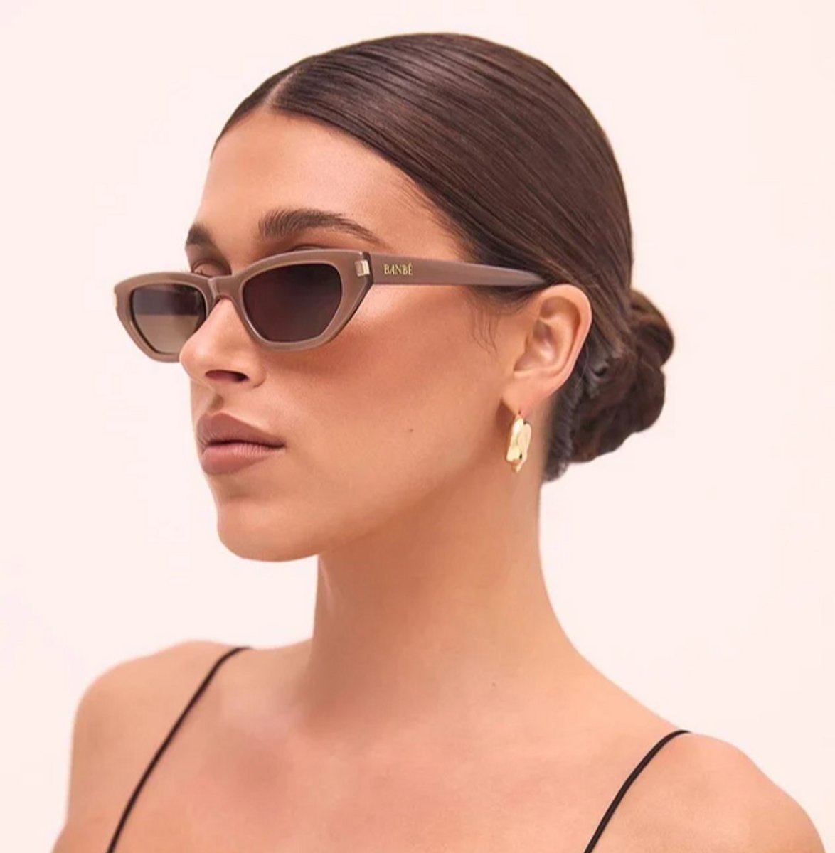 woman wearing banbe sunglasses