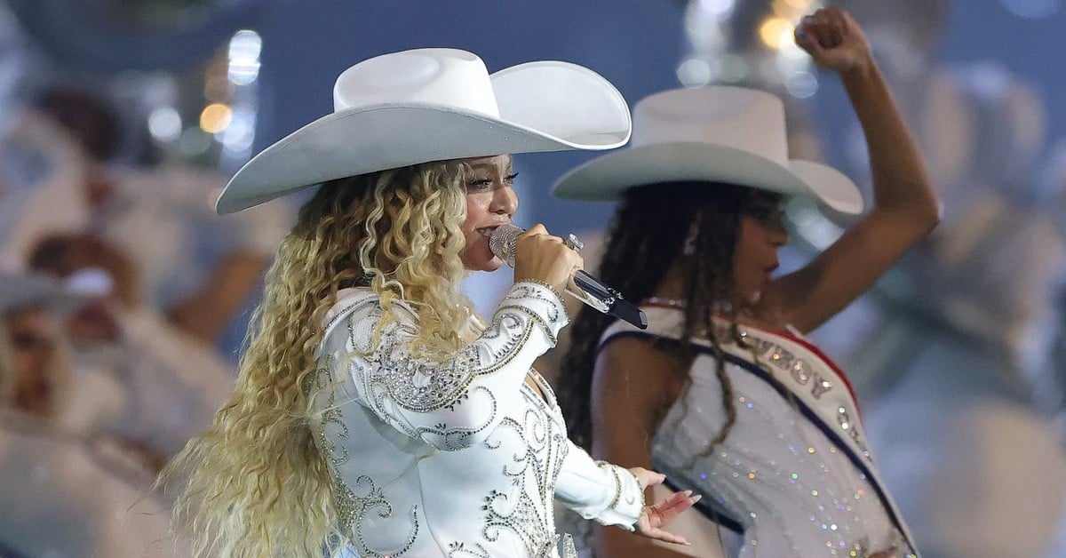 All the hidden easter eggs in Beyoncé's NFL halftime show.