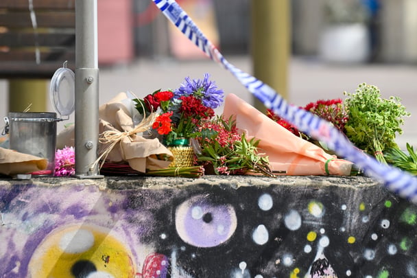 flower-tributes-bondi-beach